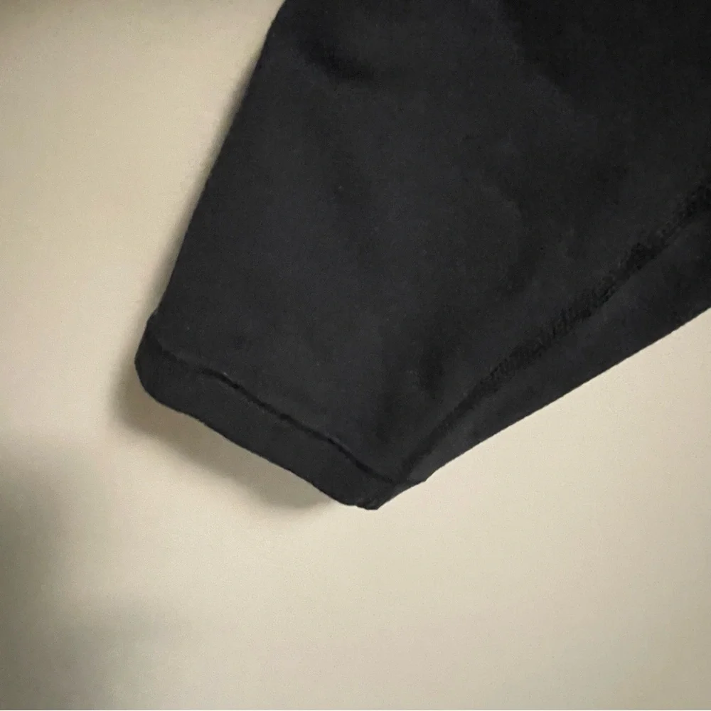 Lululemon Men’s V-neck Long Sleeve T-Shirt - Picture 5 of 9